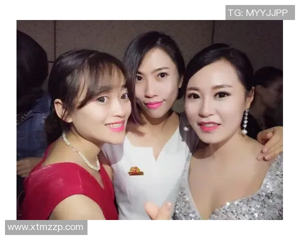 小黑与足球明星的奇幻旅程如何改变了他的梦想与人生